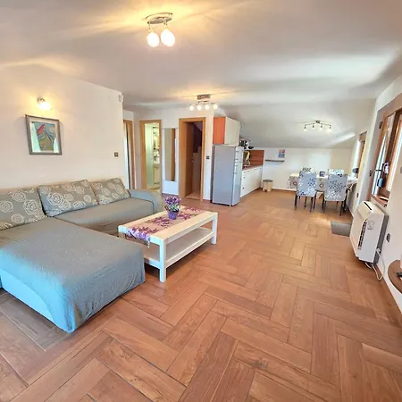 Apartmán Jasminka 150m From The Sandy Crikvenica