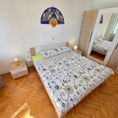 Apartmán Jasminka 150m From The Sandy