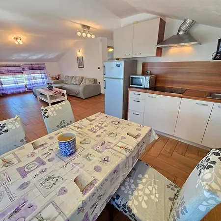 Apartmán Jasminka 150m From The Sandy *