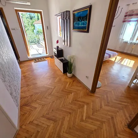 Apartmán Jasminka 150m From The Sandy