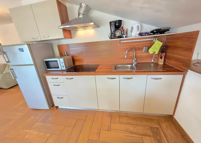 Apartman Jasminka 150m From The Sandy Crikvenica