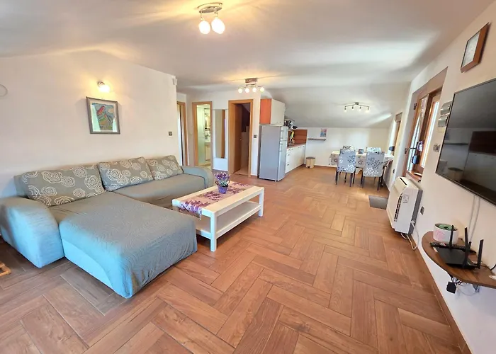 Apartman Jasminka 150m From The Sandy Crikvenica