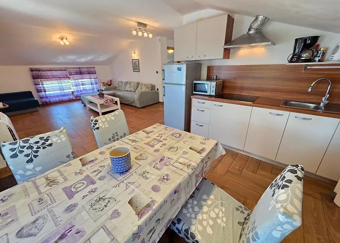 Apartman Jasminka 150m From The Sandy *