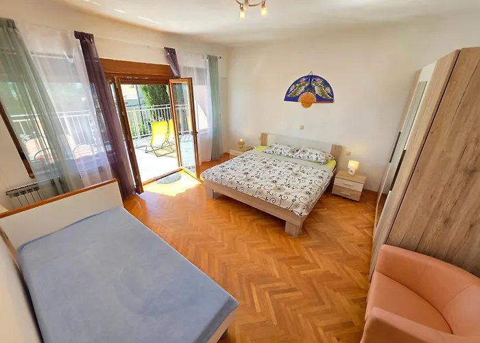 Apartman Jasminka 150m From The Sandy Crikvenica