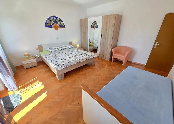 Apartman Jasminka 150m From The Sandy *